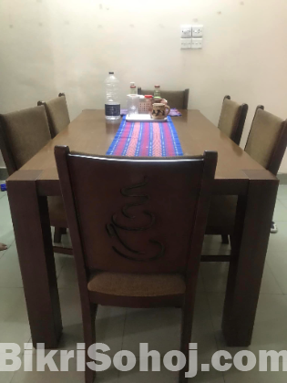 হাতিলের ডাইনিং টেবিল ও চেয়ার